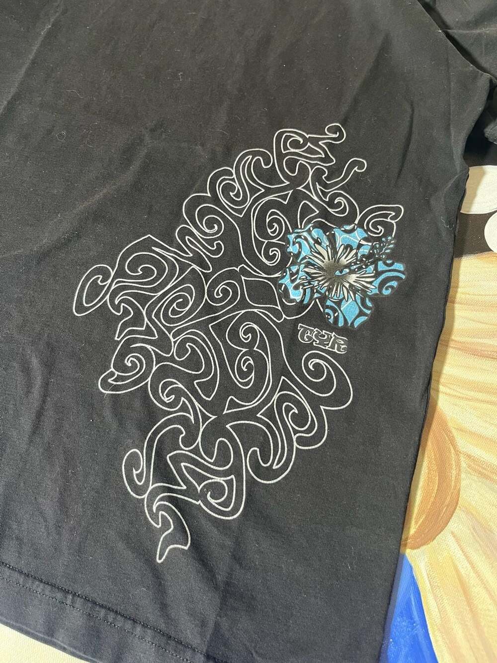 TYR Men's Geometric Hibiscus Graphic T-Shirt Black
